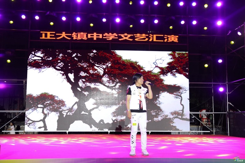 正大中學(xué)畢業(yè)典禮暨勵(lì)志助學(xué)文藝匯演在松舉行