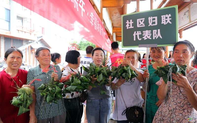 【網(wǎng)絡(luò)中國節(jié)·端午】松桃開展“粽香飄逸迎端午·幸福和諧鄰里情”暨2023年“我們的節(jié)日·端午”新時(shí)代文明實(shí)踐集中示范活動(dòng)
