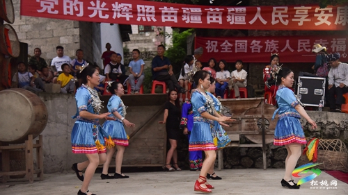 黨的光輝照苗疆 苗疆子女享安康——盤石鎮(zhèn)舉辦慶祝建黨102周年文藝演出