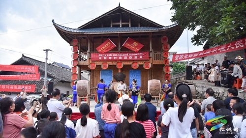 黨的光輝照苗疆 苗疆子女享安康——盤石鎮(zhèn)舉辦慶祝建黨102周年文藝演出