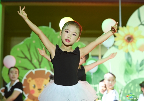 松桃第三幼兒園舉辦“星河徜徉、揚(yáng)帆起航”  主題畢業(yè)晚會(huì)