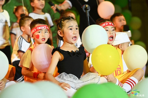 松桃第三幼兒園舉辦“星河徜徉、揚(yáng)帆起航”  主題畢業(yè)晚會(huì)