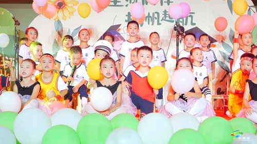 松桃第三幼兒園舉辦“星河徜徉、揚(yáng)帆起航”  主題畢業(yè)晚會(huì)