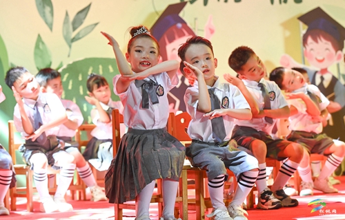 松桃第三幼兒園舉辦“星河徜徉、揚(yáng)帆起航”  主題畢業(yè)晚會(huì)