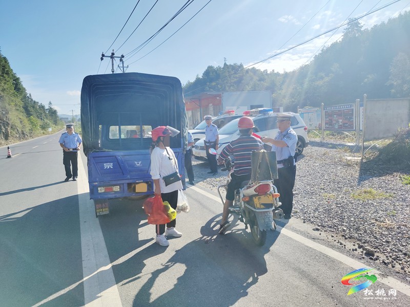 松桃交警大隊(duì)聯(lián)合轄區(qū)派出所開展道路交通安全整治行動(dòng)