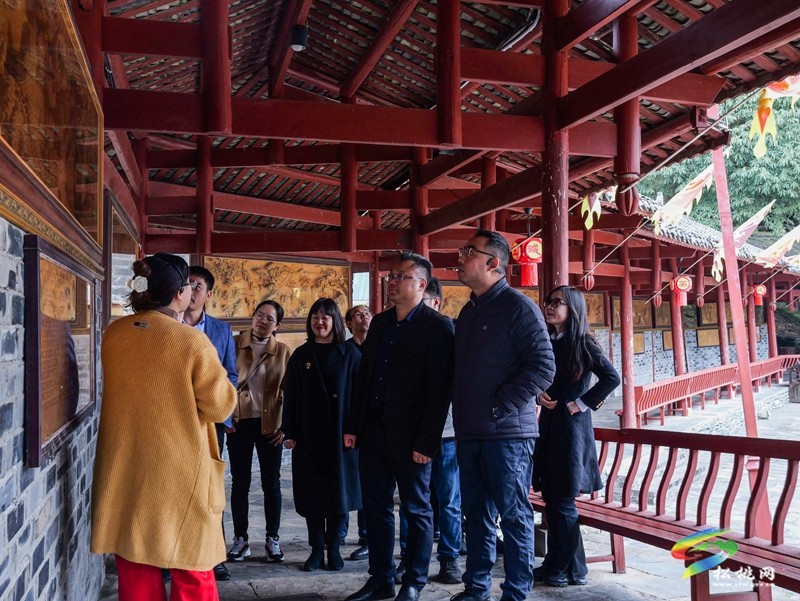 中電數(shù)科科技有限公司來(lái)松開(kāi)展央企消費(fèi)幫扶調(diào)研