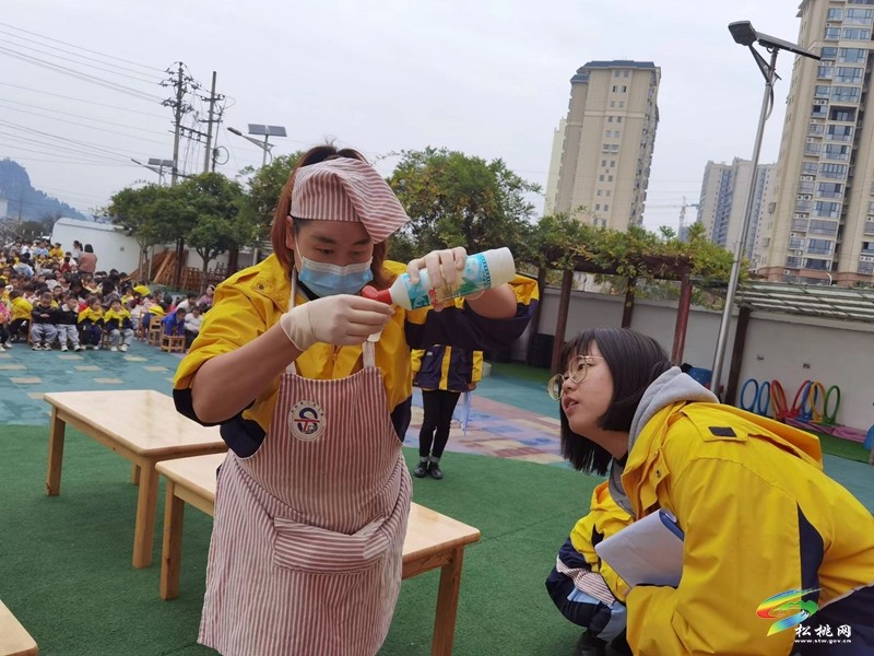 松桃第二幼兒園開展“保教結(jié)合,教養(yǎng)并重”保育員技能比賽