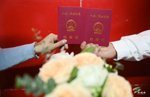 520領(lǐng)證啦!松桃婚姻登記處為愛不打烊