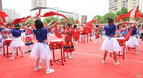 松桃實(shí)驗(yàn)幼兒園：多彩活動(dòng)歡慶“四月八”