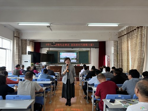 千里送教傳真情 德育課堂進(jìn)苗鄉(xiāng)