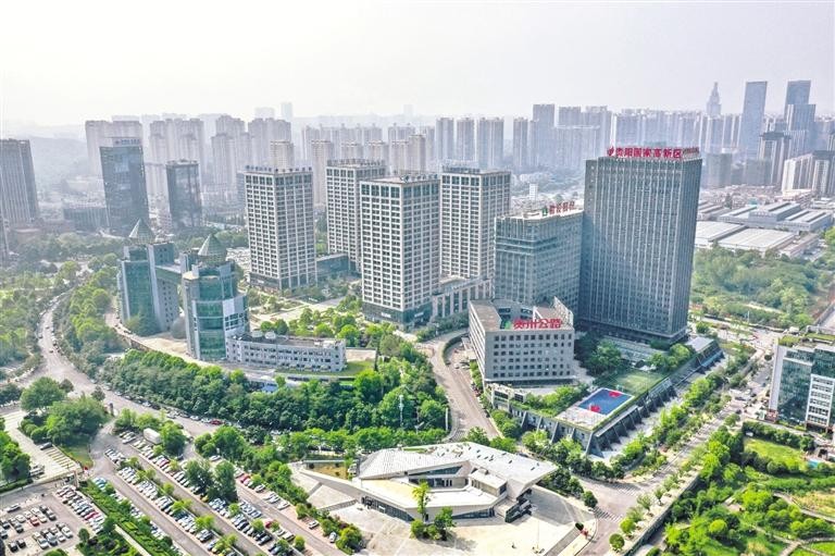 數(shù)城 以發(fā)展為要務(wù) “中國數(shù)谷”揚優(yōu)成勢