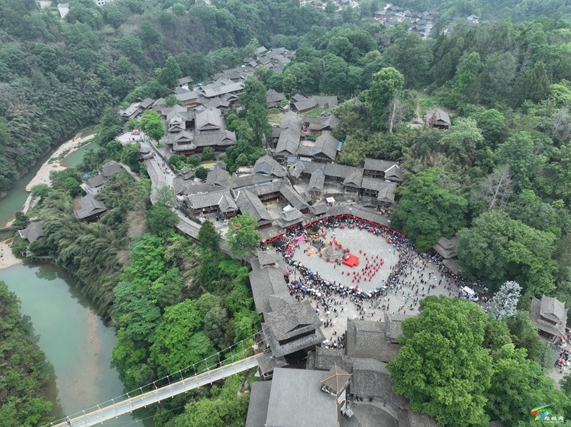 松桃：數(shù)萬賓客共慶苗族“四月八”