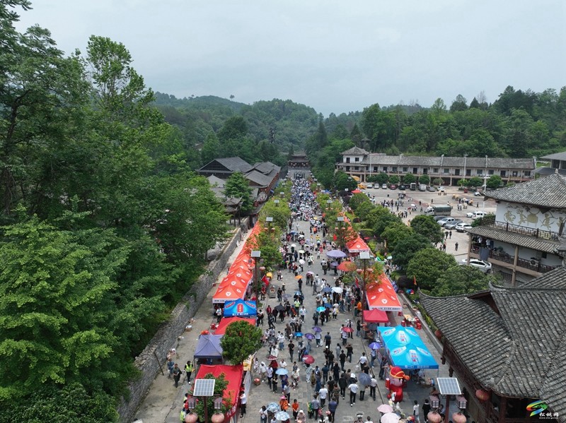 松桃：數(shù)萬賓客共慶苗族“四月八”