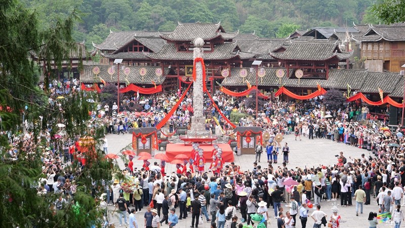 松桃：數(shù)萬賓客共慶苗族“四月八”