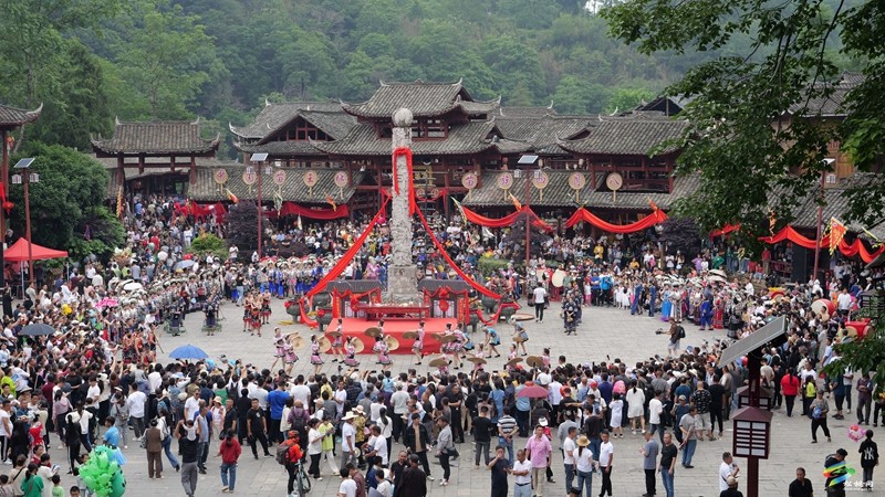 松桃：數(shù)萬賓客共慶苗族“四月八”