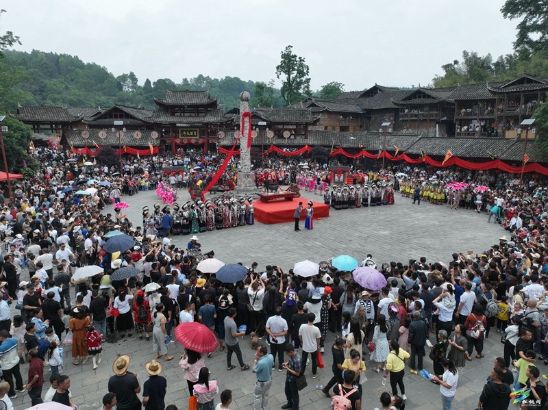 松桃：數(shù)萬賓客共慶苗族“四月八”
