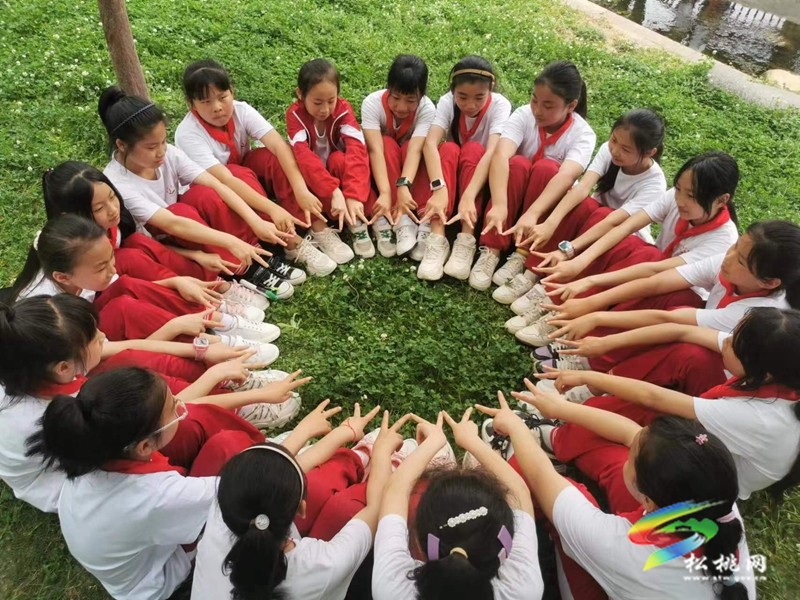 松桃第二完?。贺S富活動(dòng)暢玩“六一”
