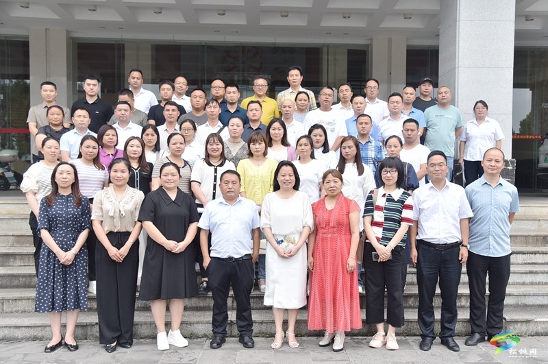 松桃第二屆黨外知識(shí)分子聯(lián)誼會(huì)第二次全體會(huì)議召開(kāi)