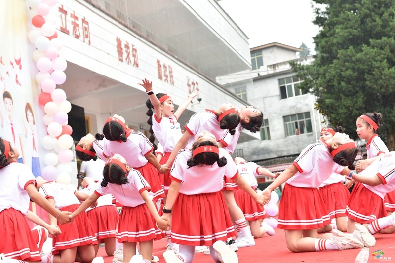 歡慶六一  妙隘鄉(xiāng)舉行第四屆學(xué)生藝術(shù)節(jié)
