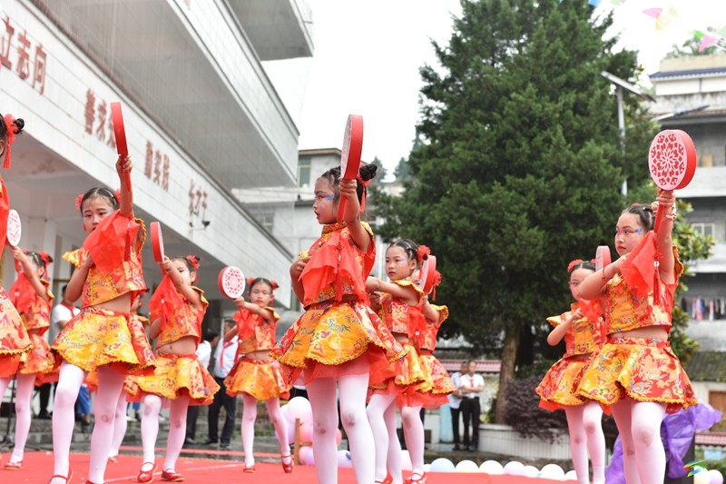 歡慶六一  妙隘鄉(xiāng)舉行第四屆學(xué)生藝術(shù)節(jié)