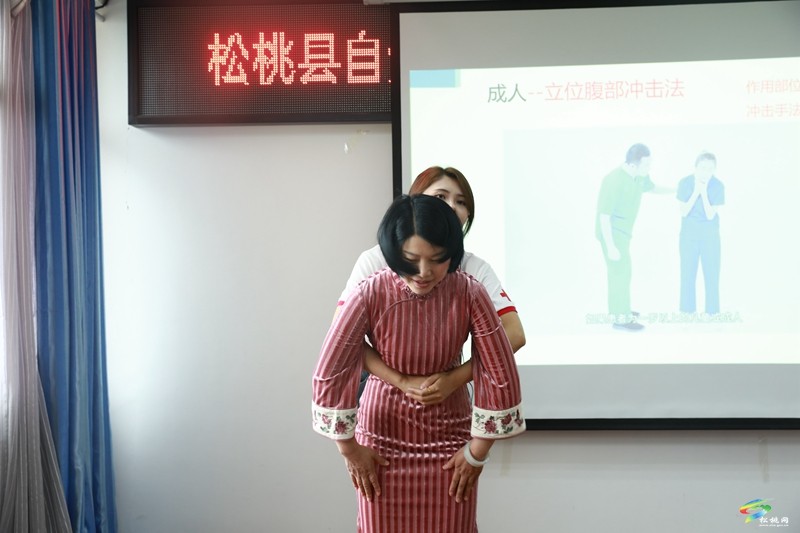 縣紅十字會對縣自然資源局系統(tǒng)干部職工進行救護技能培訓