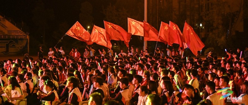 松桃民族中學(xué)舉辦2023屆高三畢業(yè)典禮活動(dòng)