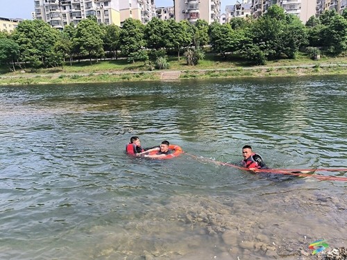 松桃公安積極開展水上應(yīng)急救援演練