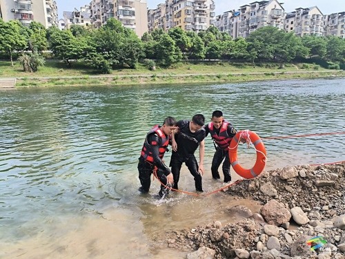 松桃公安積極開展水上應(yīng)急救援演練