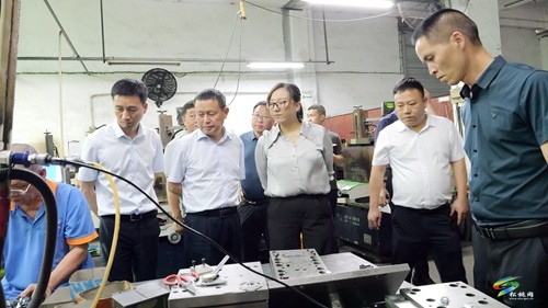 龍群躍率隊(duì)到東莞市開展招商考察