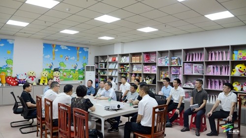 龍群躍率隊(duì)到東莞市開展招商考察