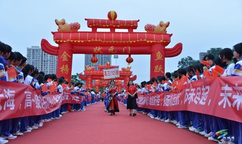 松桃第六中學(xué)舉行2023屆畢業(yè)生成人禮暨畢業(yè)典禮活動(dòng)