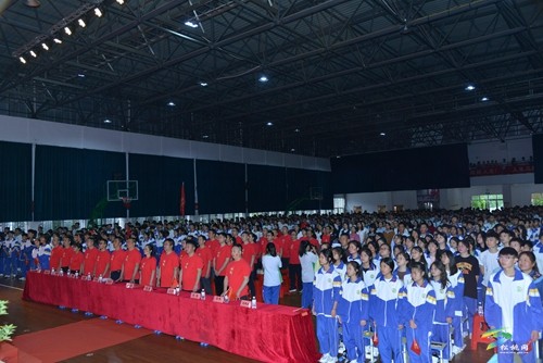 松桃第六中學(xué)舉行2023屆畢業(yè)生成人禮暨畢業(yè)典禮活動(dòng)