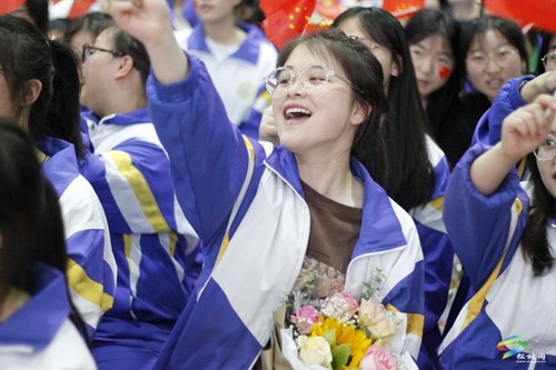 松桃第六中學(xué)舉行2023屆畢業(yè)生成人禮暨畢業(yè)典禮活動(dòng)