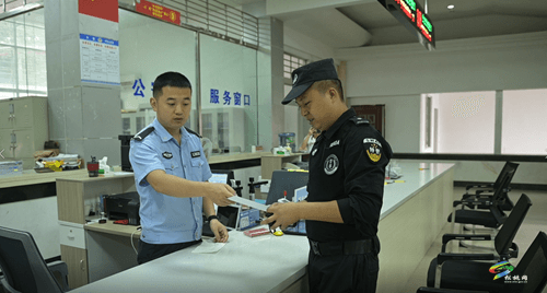 松桃:考生開考前身份證遺失 公安緊急辦理