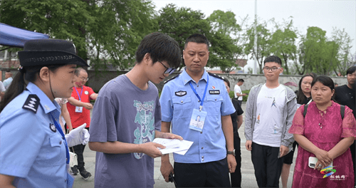 松桃:考生開考前身份證遺失 公安緊急辦理