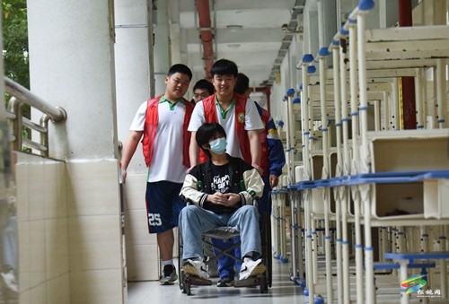 松桃：“輪椅”考生一人一考場