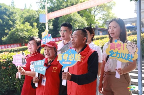松桃:志愿服務(wù) 情暖高考