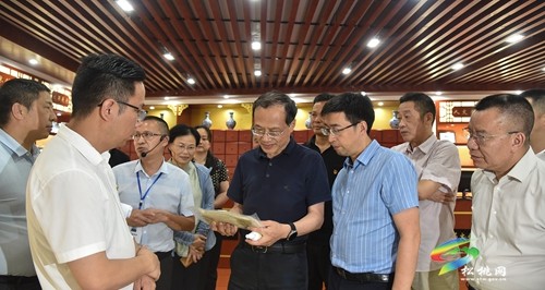 省人大常委會(huì)執(zhí)法檢查組來(lái)我縣開(kāi)展中醫(yī)藥“一法一條例”執(zhí)法檢查