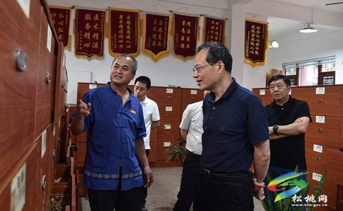省人大常委會(huì)執(zhí)法檢查組來(lái)我縣開(kāi)展中醫(yī)藥“一法一條例”執(zhí)法檢查