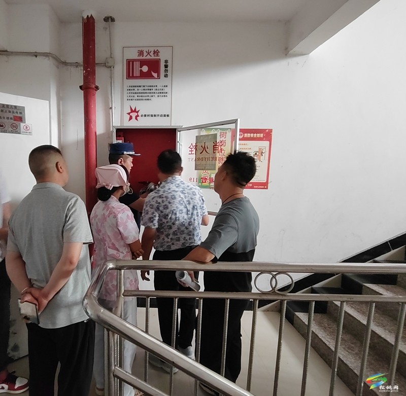 銅仁市消防安全重大隱患專項(xiàng)整治工作組深入松桃開(kāi)展醫(yī)療衛(wèi)生機(jī)構(gòu)檢查
