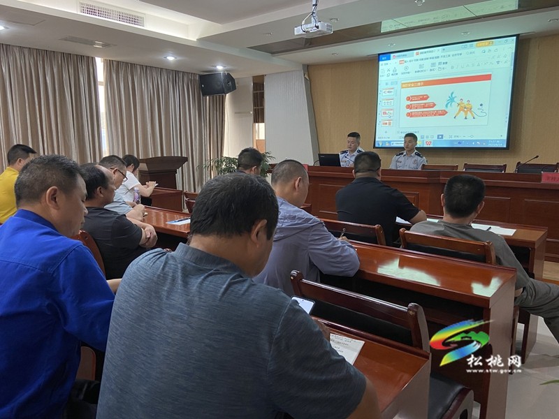 松桃消防為企業(yè)講解消防安全知識(shí)