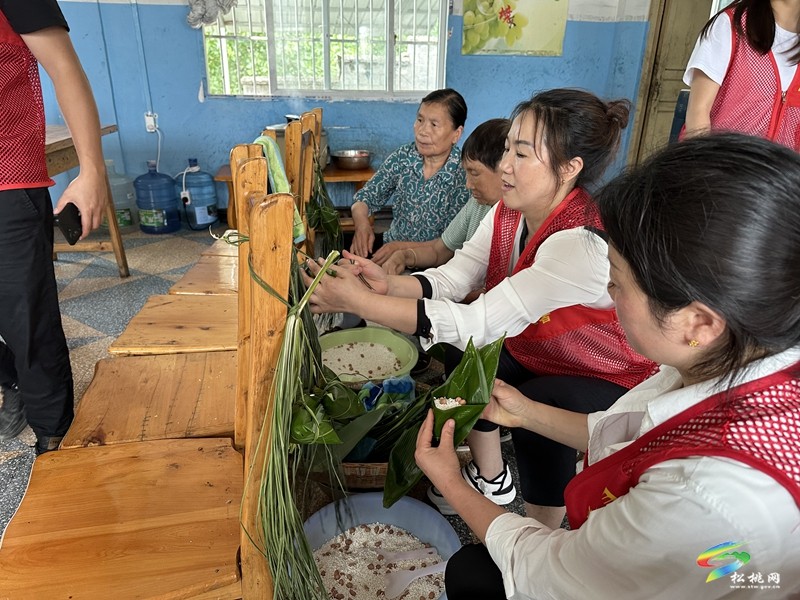 【大美松桃文明行】松桃:甘龍鎮(zhèn)開(kāi)展情系敬老院“愛(ài)心志愿行”文明實(shí)踐活動(dòng)