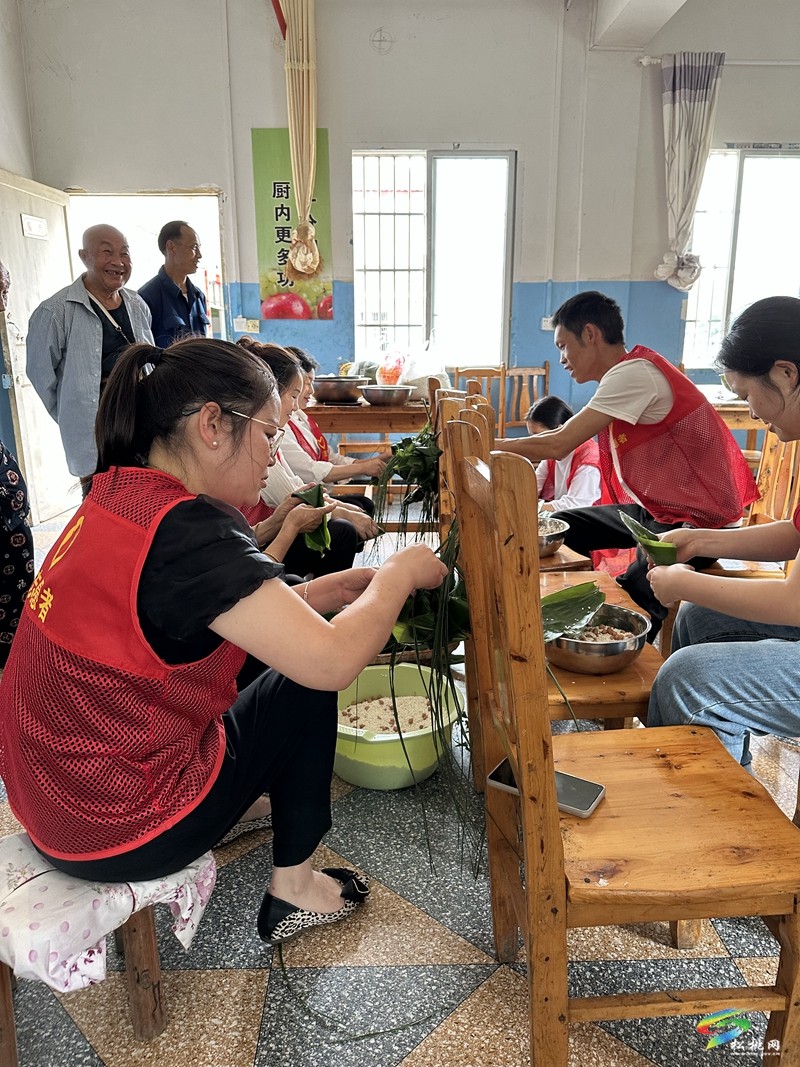 【大美松桃文明行】松桃:甘龍鎮(zhèn)開(kāi)展情系敬老院“愛(ài)心志愿行”文明實(shí)踐活動(dòng)