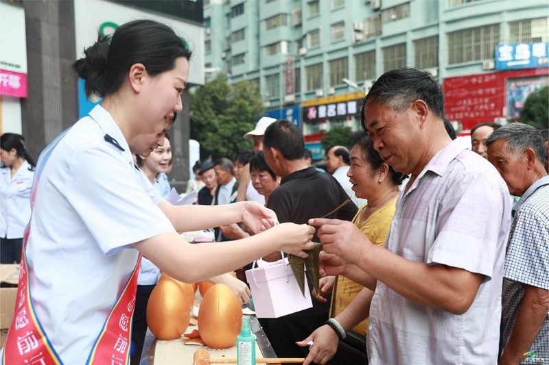 【網(wǎng)絡中國節(jié)·端午】松桃稅務局舉辦稅粽情深“艾”在端午活動