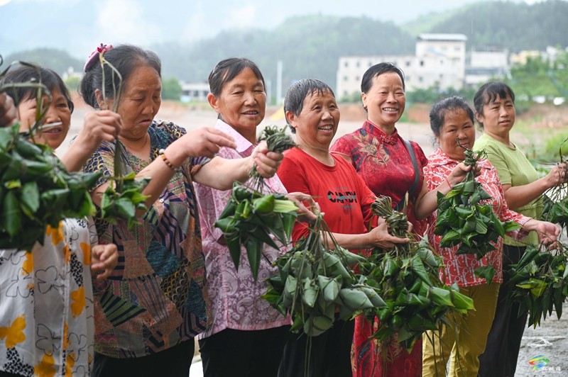 【網(wǎng)絡(luò)中國節(jié)·端午】蓼皋街道育才社區(qū)：搬遷群眾歡樂多 包粽比賽迎端午