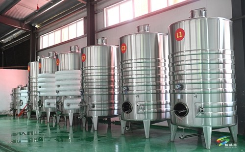 松桃貴府酒莊正式開業(yè) 年產(chǎn)能達(dá)200噸以上