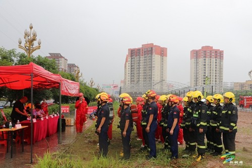 松桃多部門聯(lián)合開展燃氣管道泄漏著火事故應(yīng)急演練