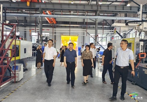 東莞嘉銘手袋等6家玩具企業(yè)考察團(tuán)來松考察