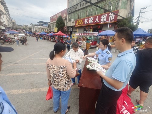 松桃市場(chǎng)監(jiān)督管理局開展防范食用野生菌中毒知識(shí)宣傳活動(dòng)