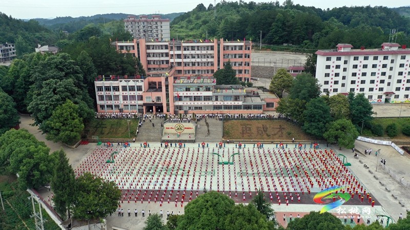 2023年全市鄉(xiāng)村小規(guī)模學(xué)校建設(shè)現(xiàn)場(chǎng)推進(jìn)會(huì)在松桃召開(kāi)